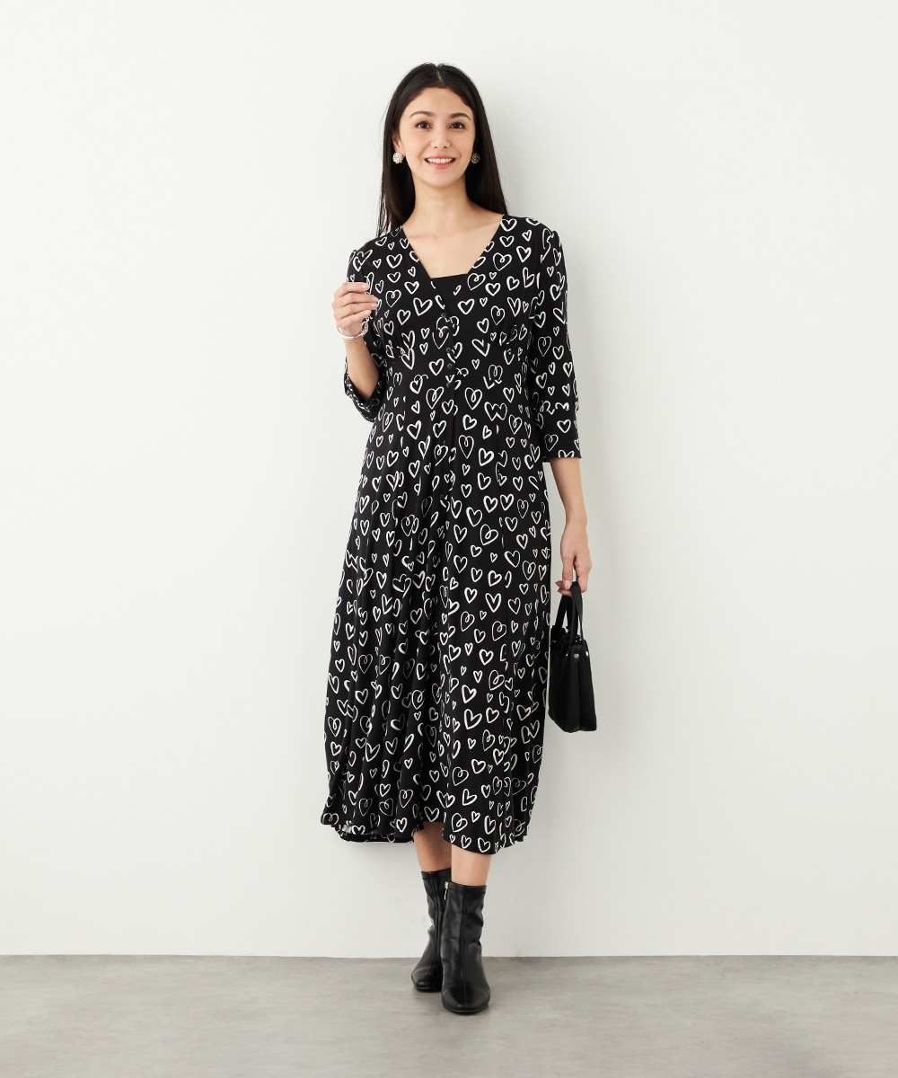 モノトーンハートプリントジャージワンピース