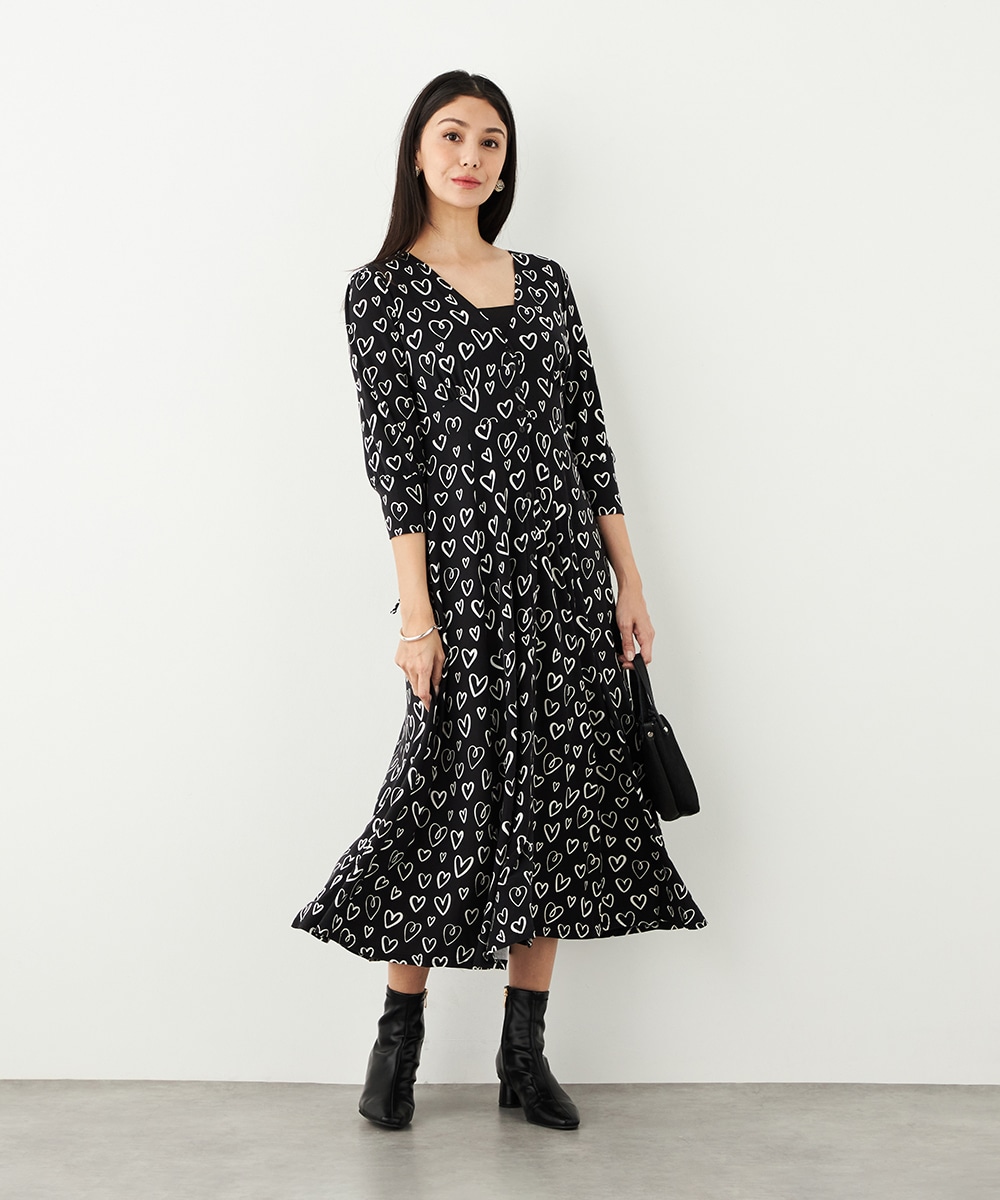 モノトーンハートプリントジャージワンピース
