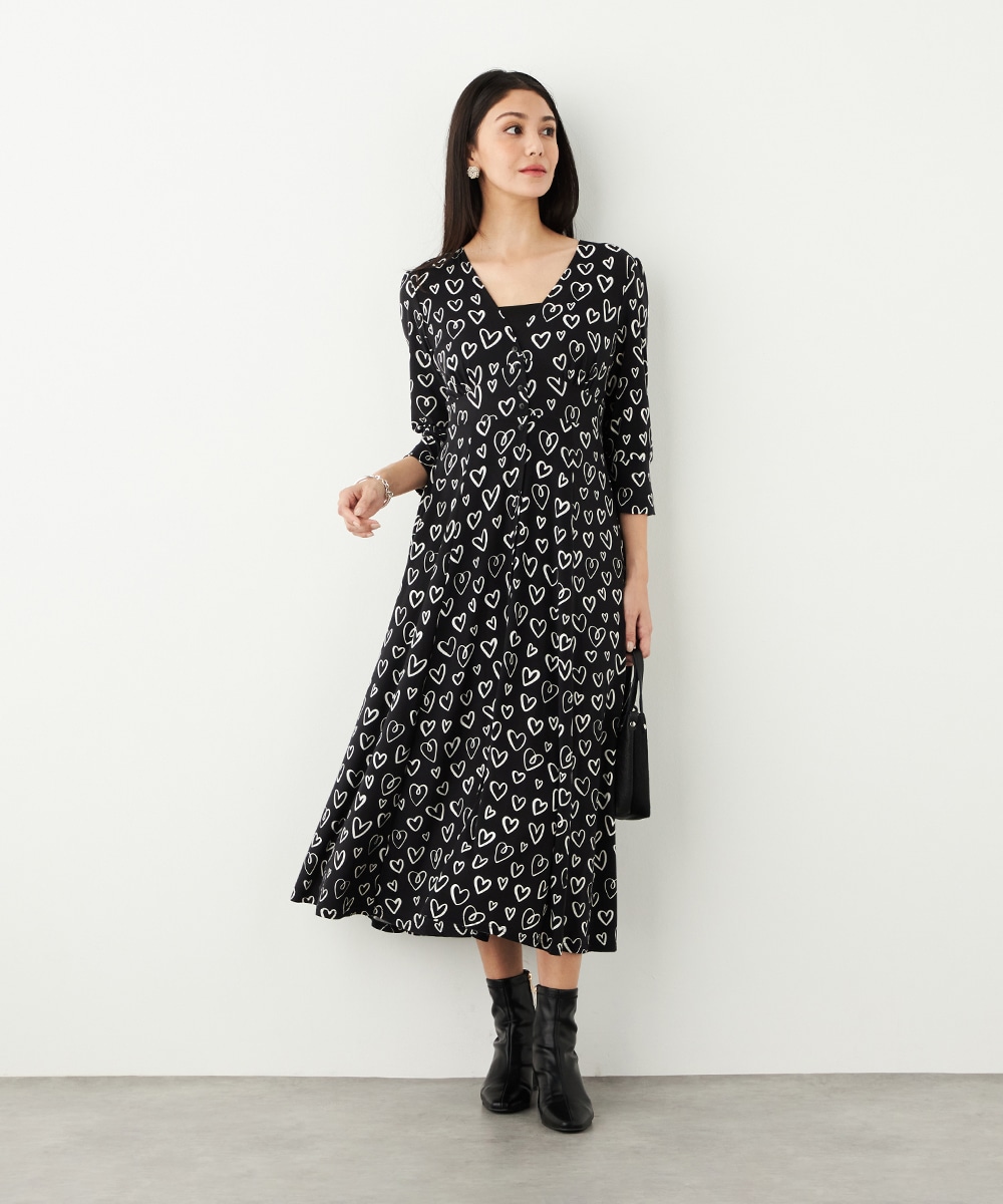 モノトーンハートプリントジャージワンピース