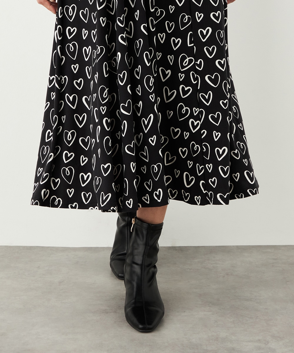 モノトーンハートプリントジャージワンピース