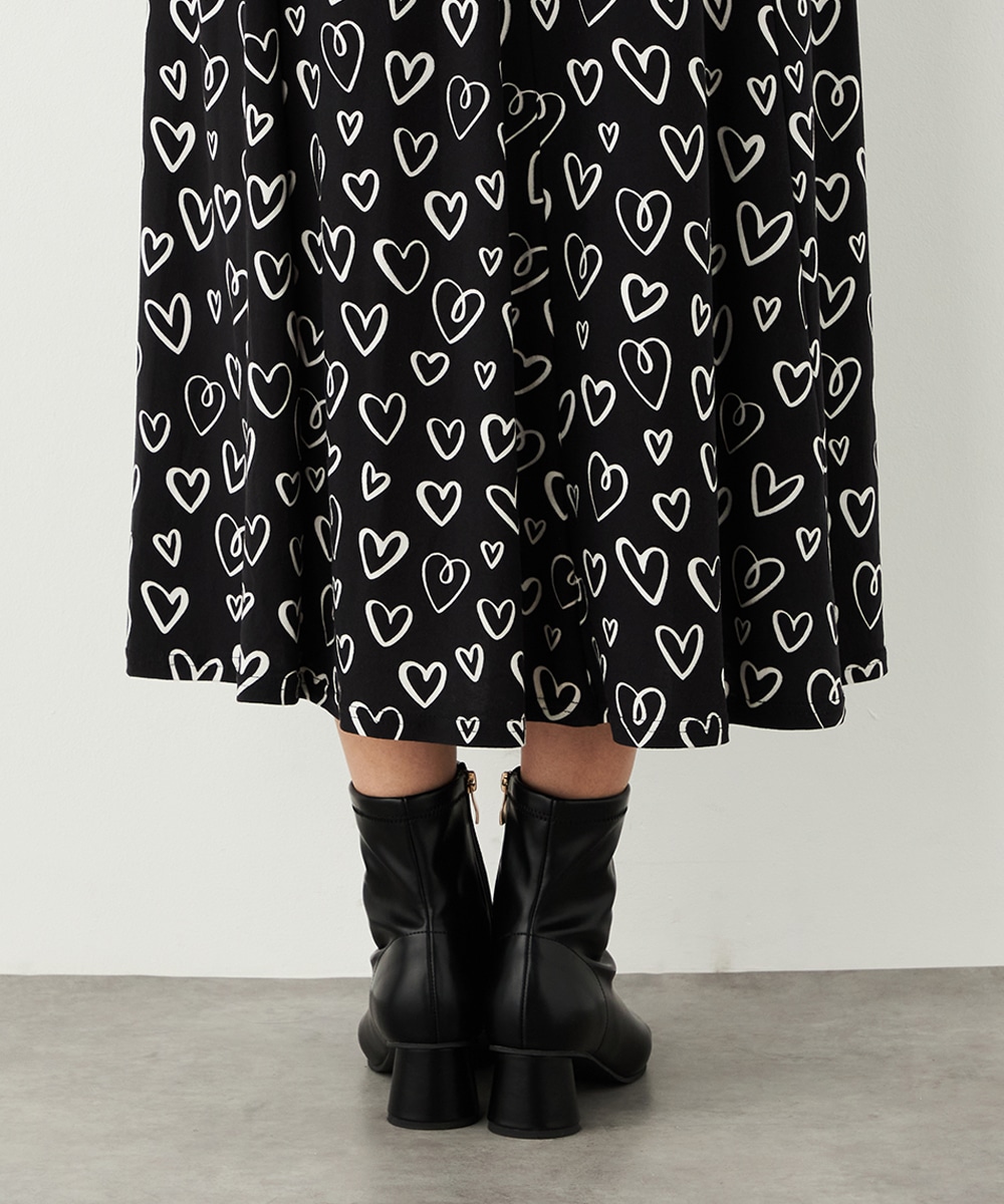 モノトーンハートプリントジャージワンピース