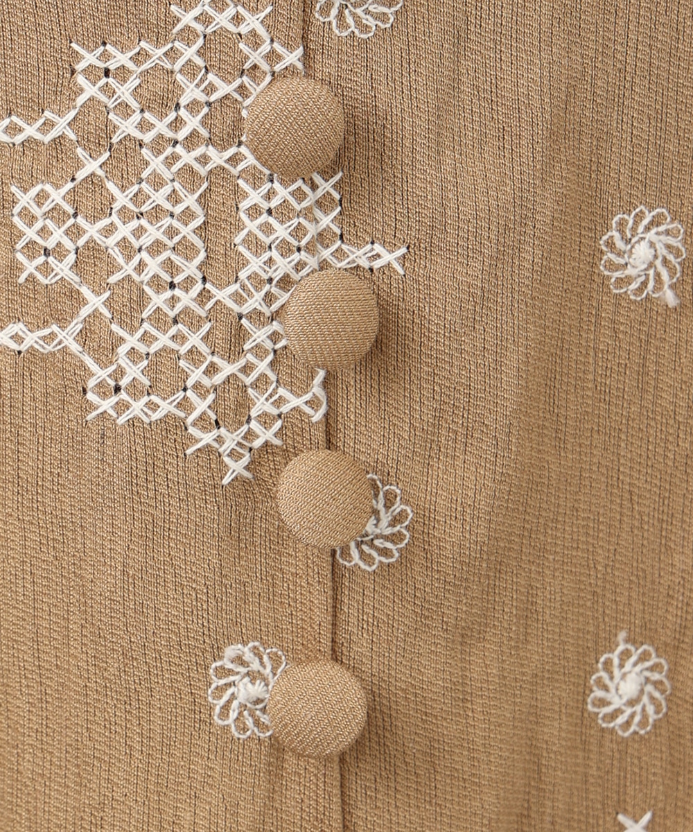 パフスリーブ刺繍ワンピース