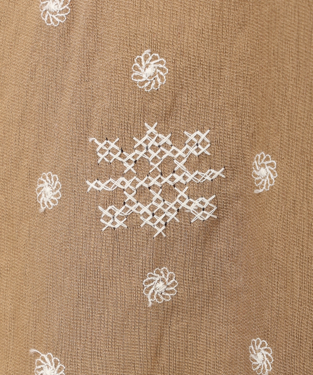 パフスリーブ刺繍ワンピース