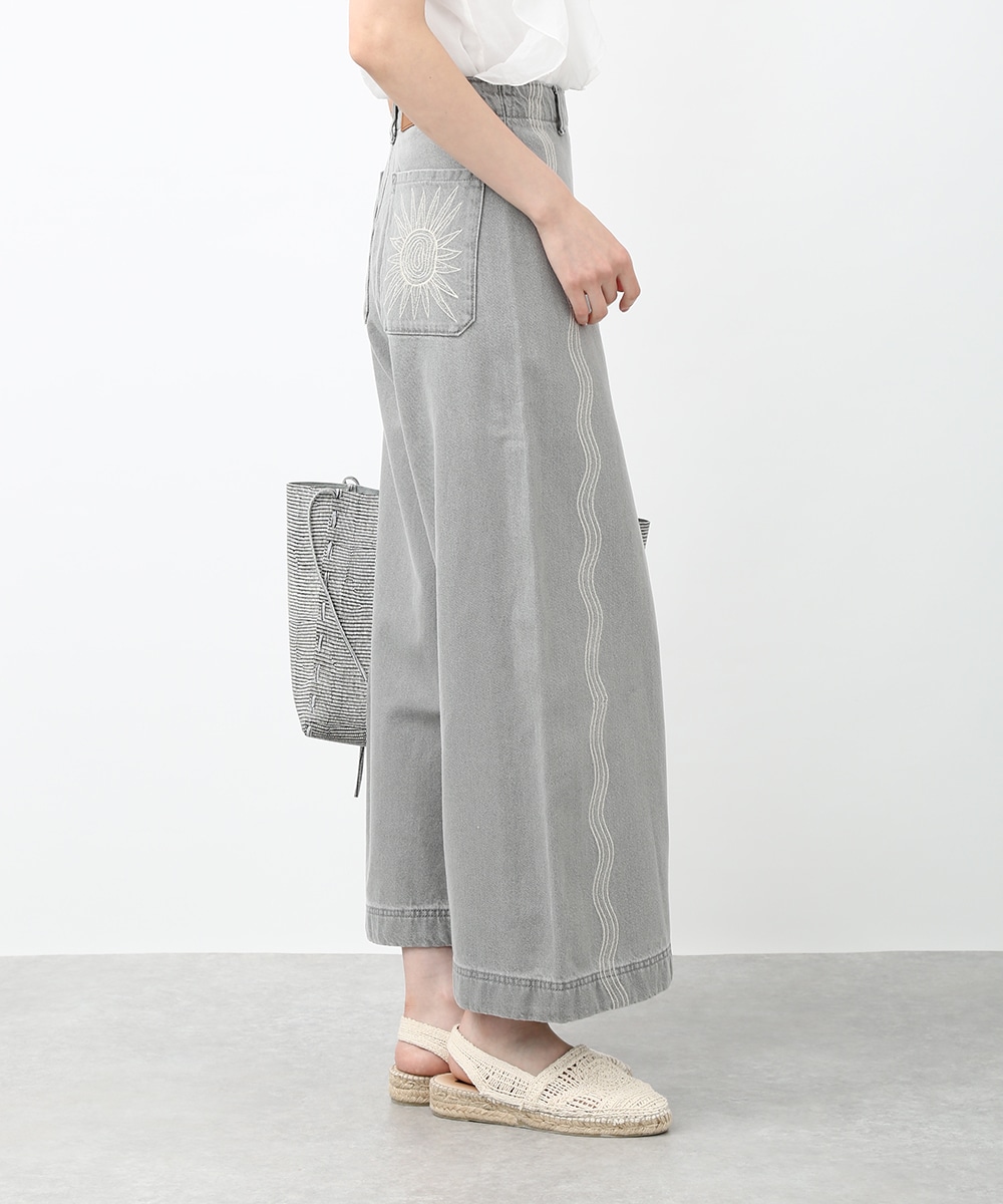 ウェーブ刺繍ワイドパンツ