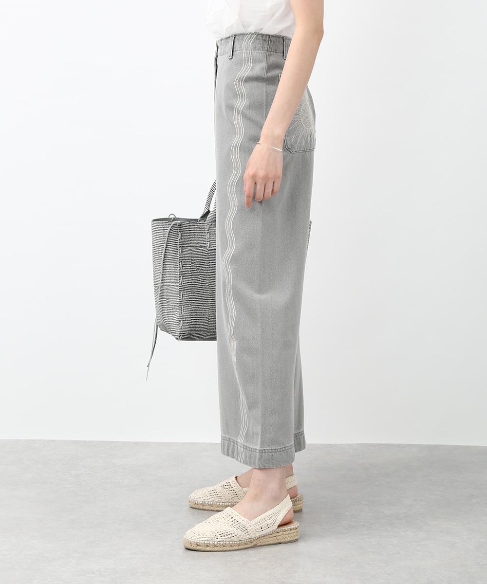 ウェーブ刺繍ワイドパンツ