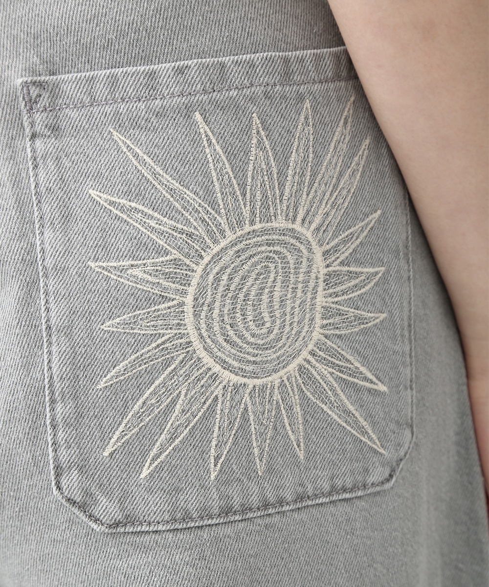 ウェーブ刺繍ワイドパンツ