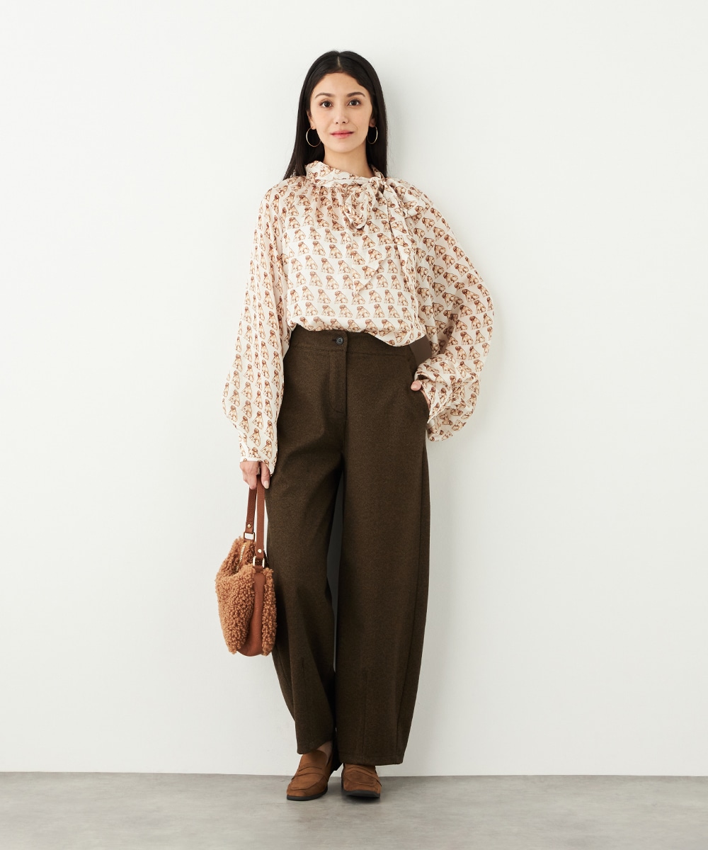 裾タックテーパードパンツ