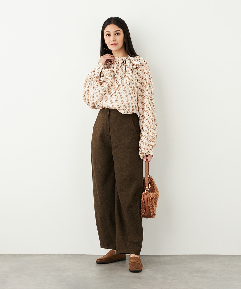 裾タックテーパードパンツ