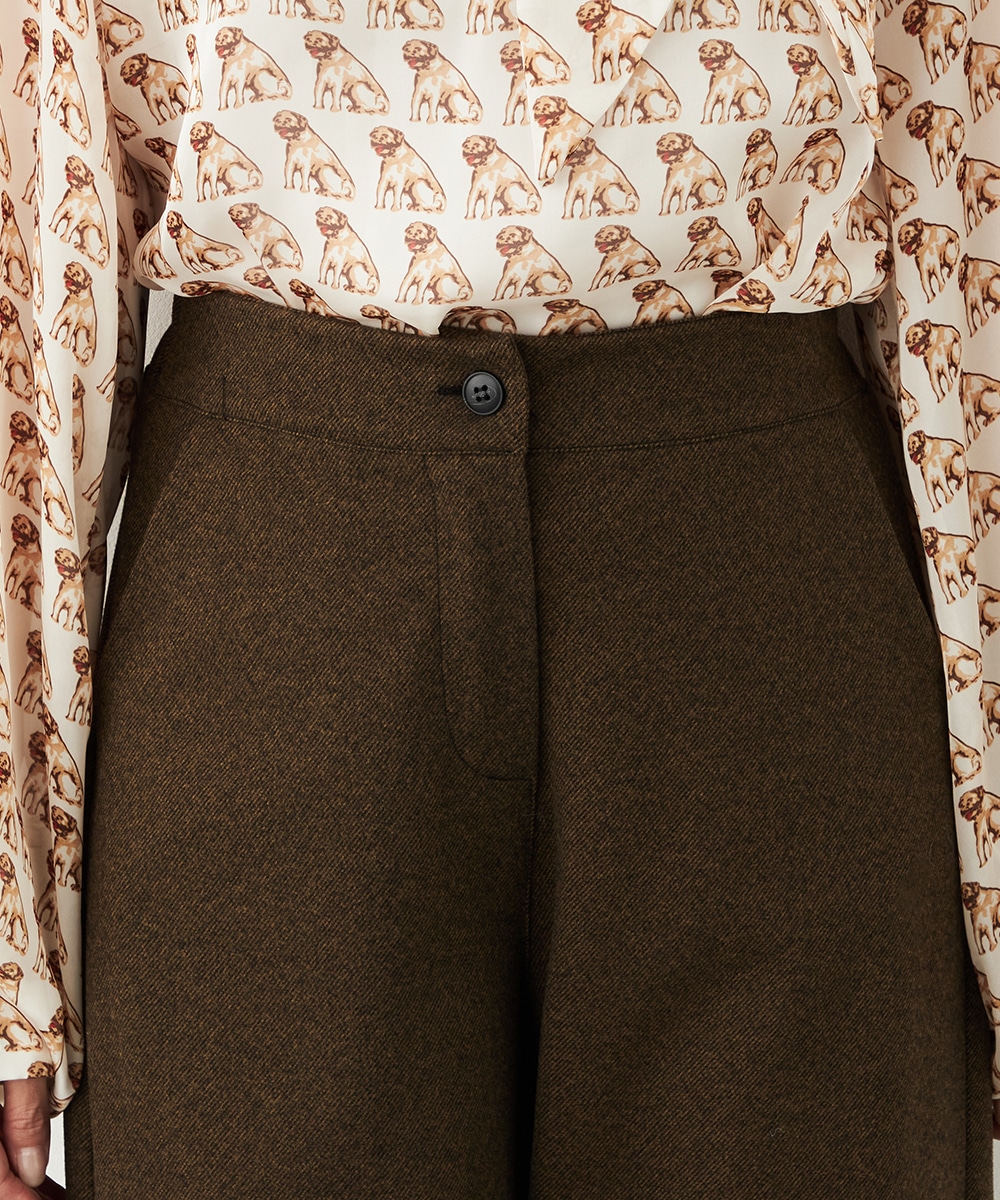 裾タックテーパードパンツ