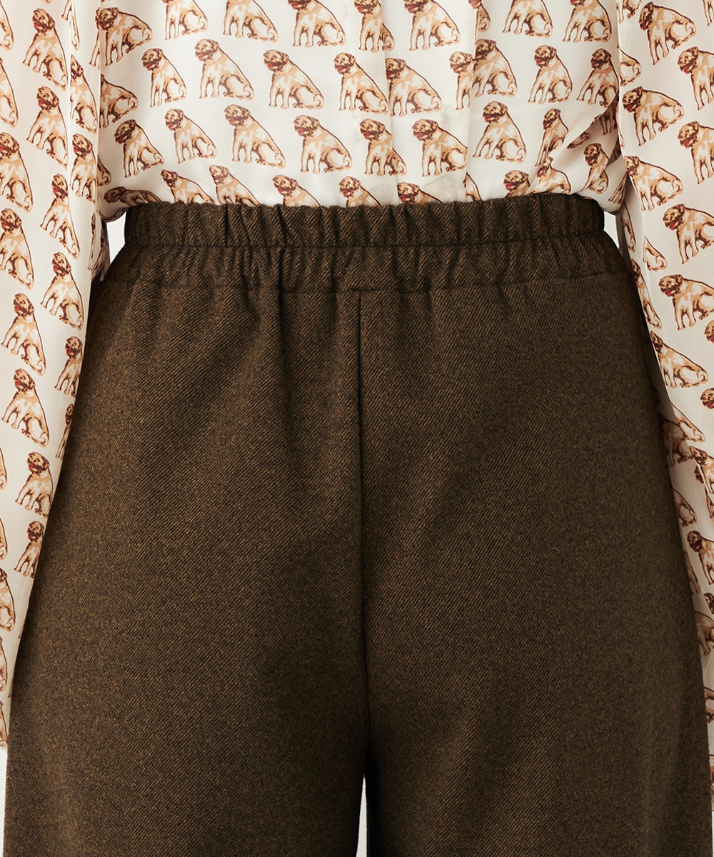 裾タックテーパードパンツ