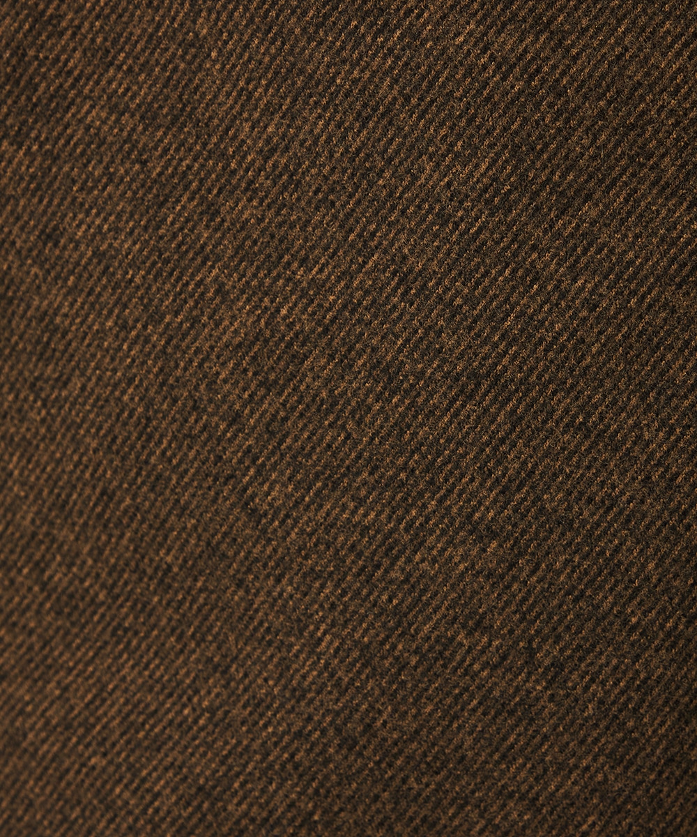 裾タックテーパードパンツ