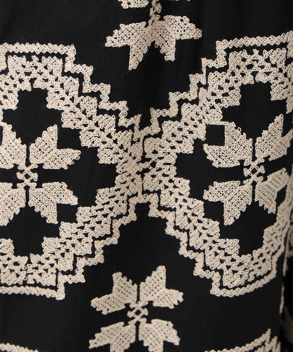 モチーフ刺繍パンツ