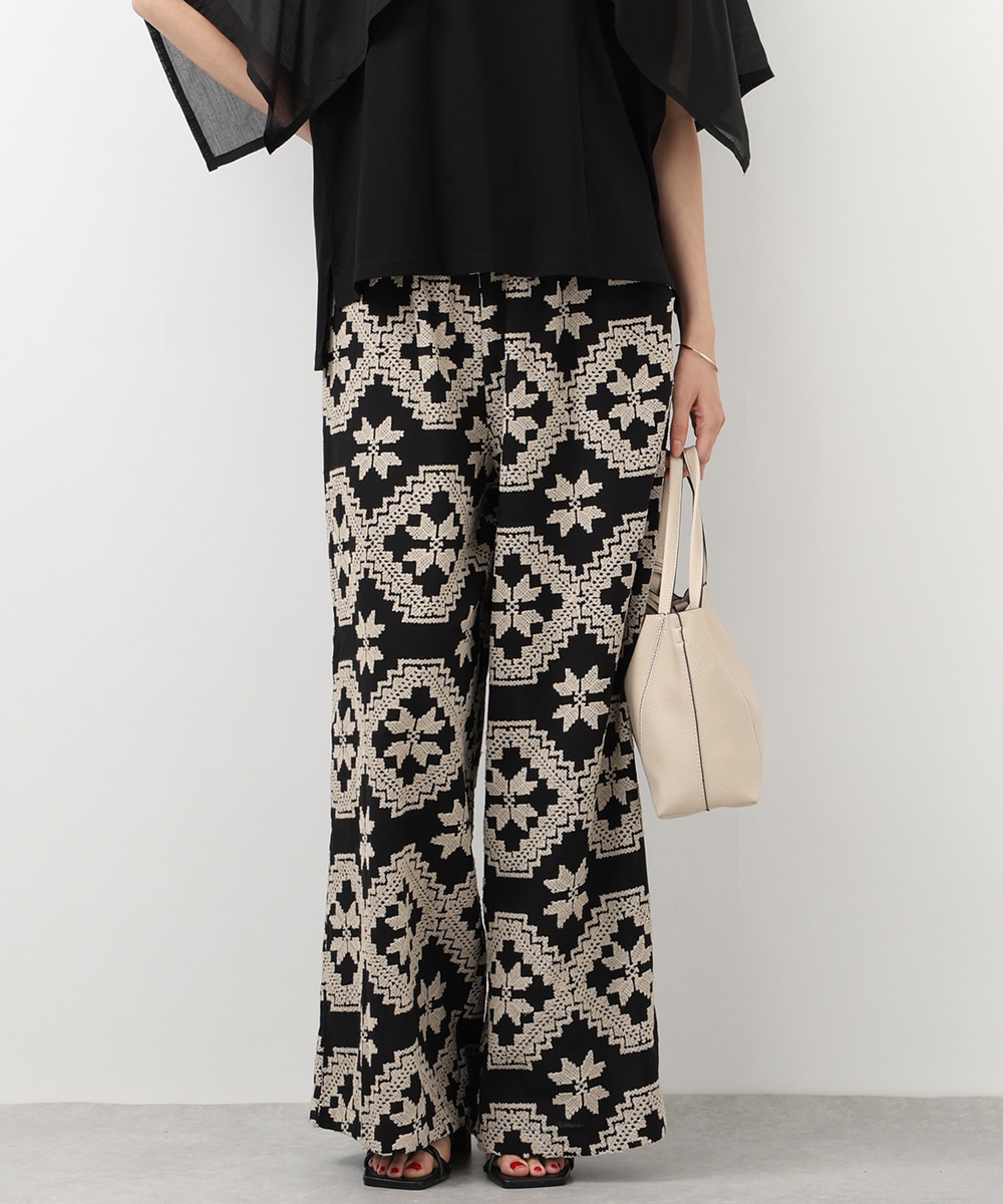 モチーフ刺繍パンツ