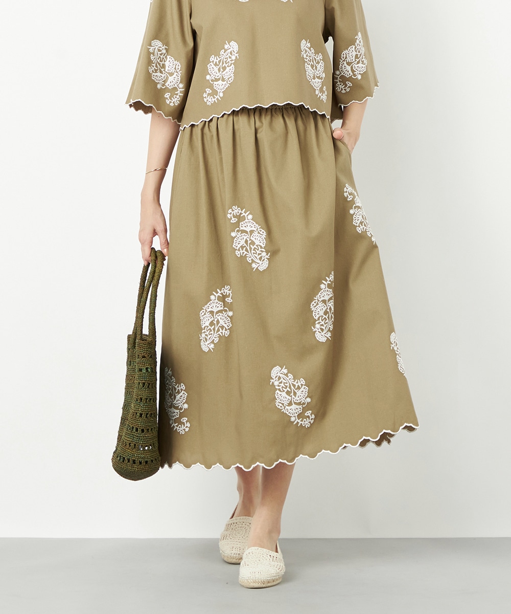 Luxe armoire capriceのフラワー刺繍スカート