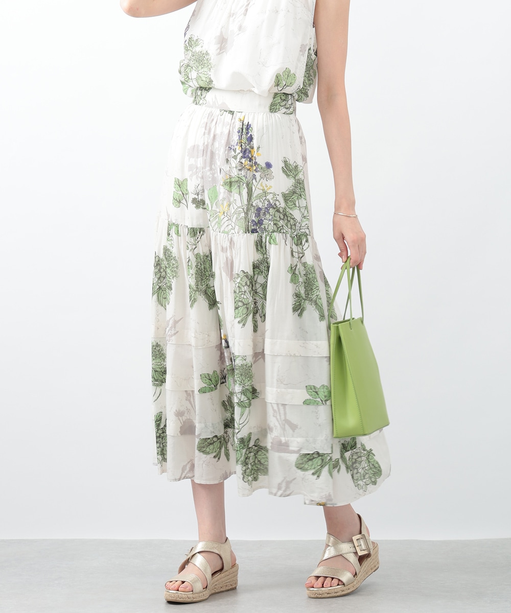  armoire capriceのボタニカルプリントティアードスカート