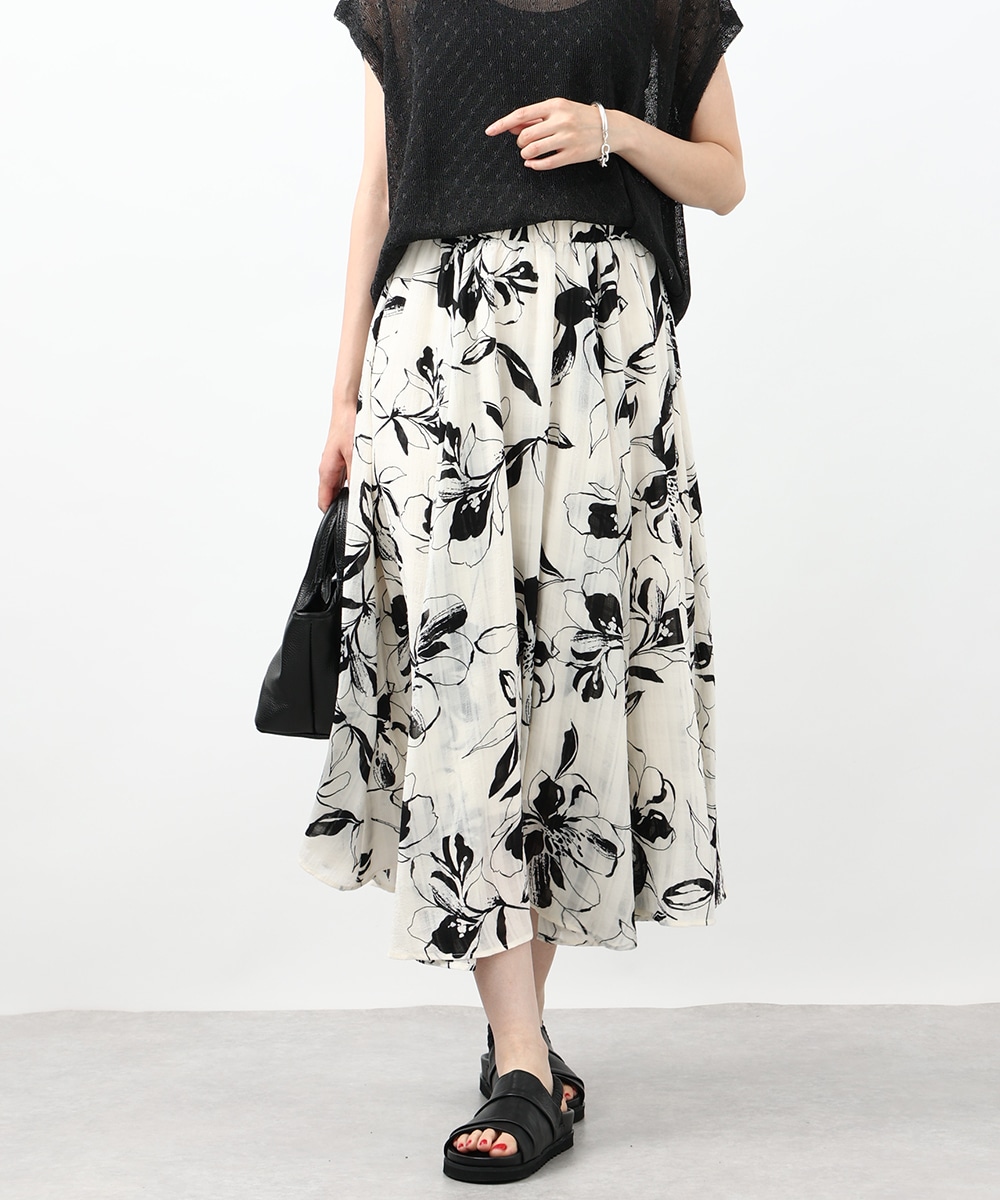  armoire capriceのモノトーンフラワープリントフレアスカート