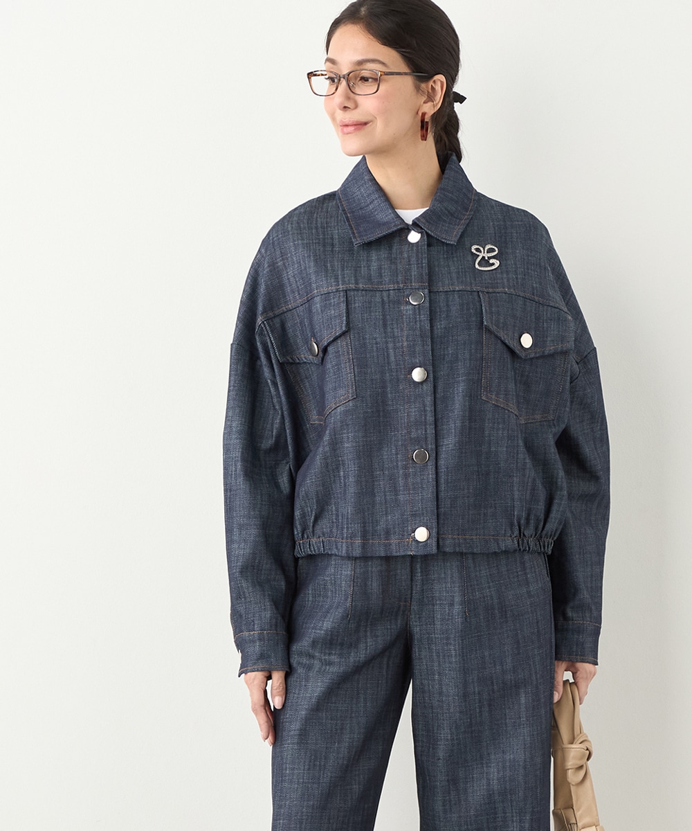 ブローチ付きデニムジャケット