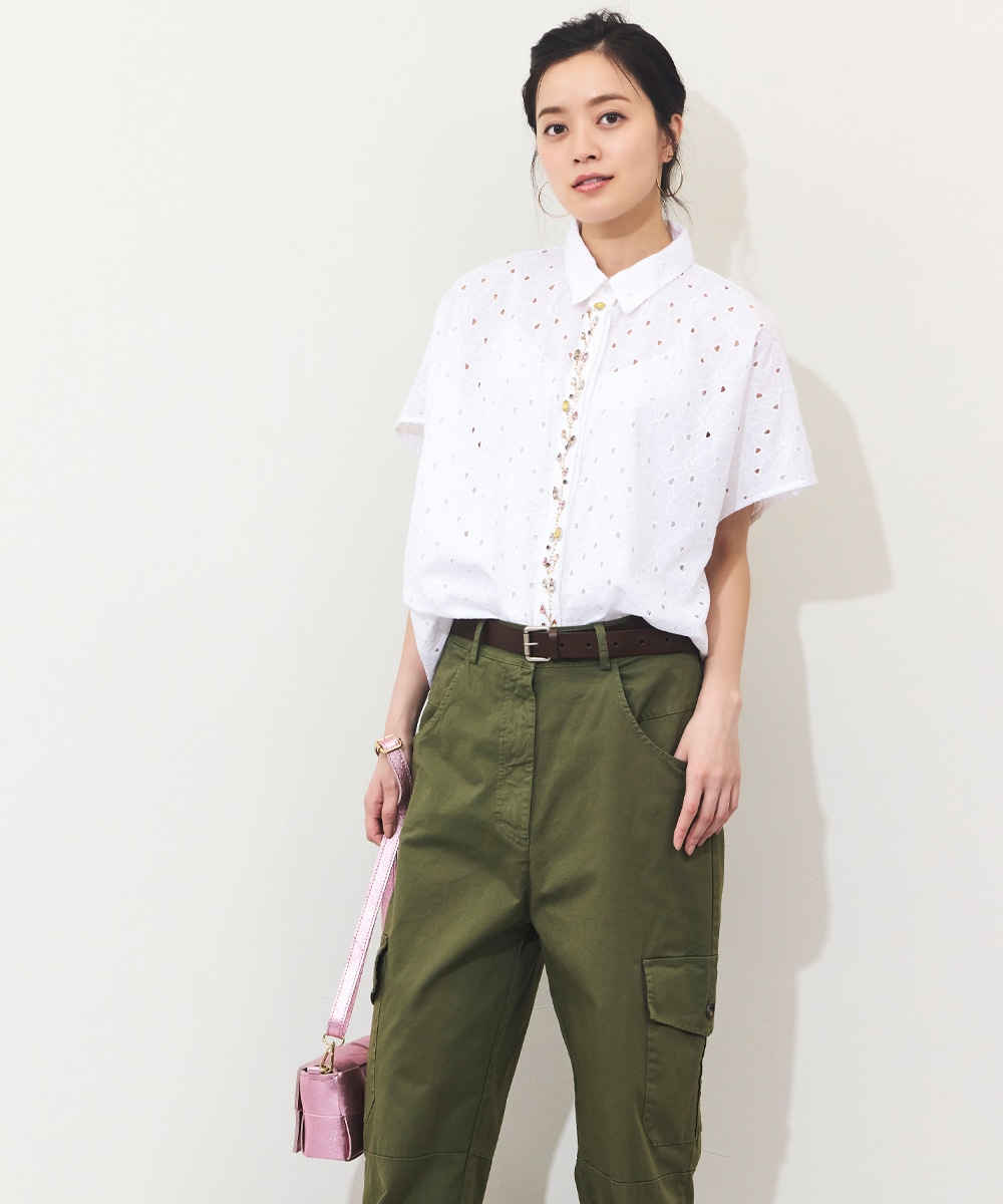  armoire capriceのカットワークフラワーブラウス
