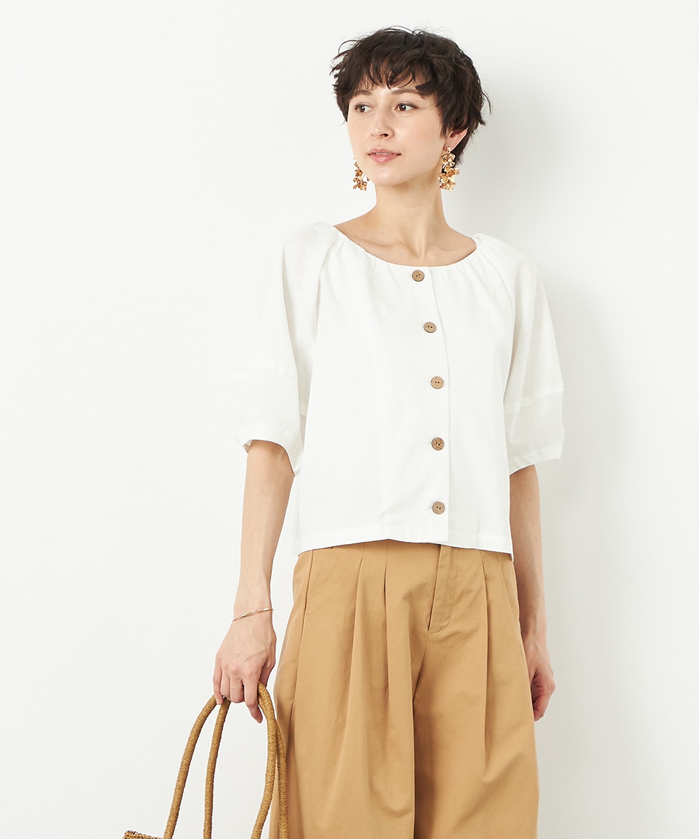  armoire capriceのフロントボタンパフスリーブブラウス