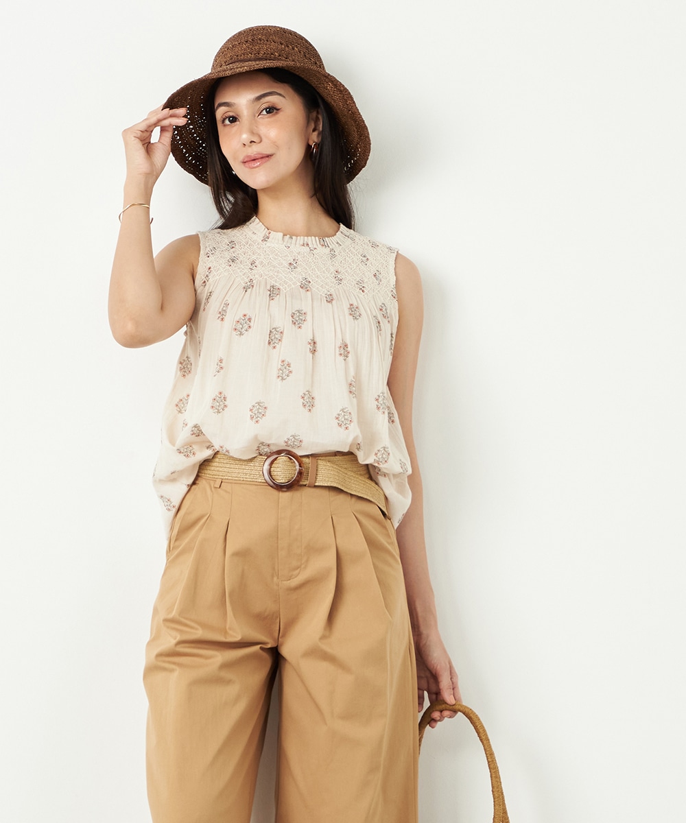  armoire capriceのフラワーシャーリングブラウス