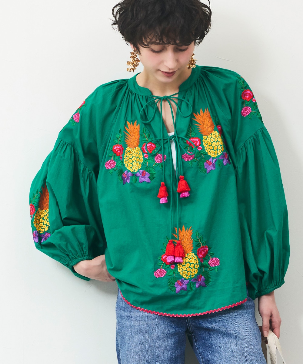 パイン刺繍ブラウス