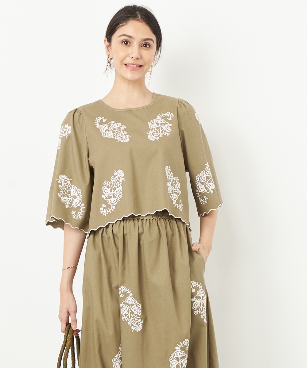 Luxe armoire capriceのフラワー刺繍トップス