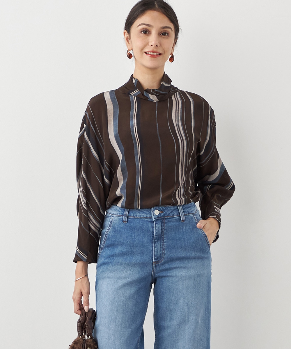 ストライプハイネックブラウス