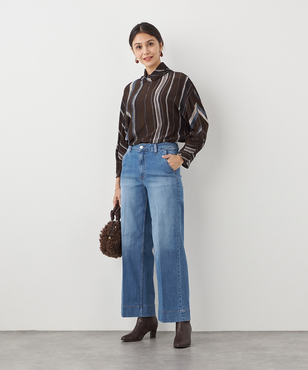 ストライプハイネックブラウス