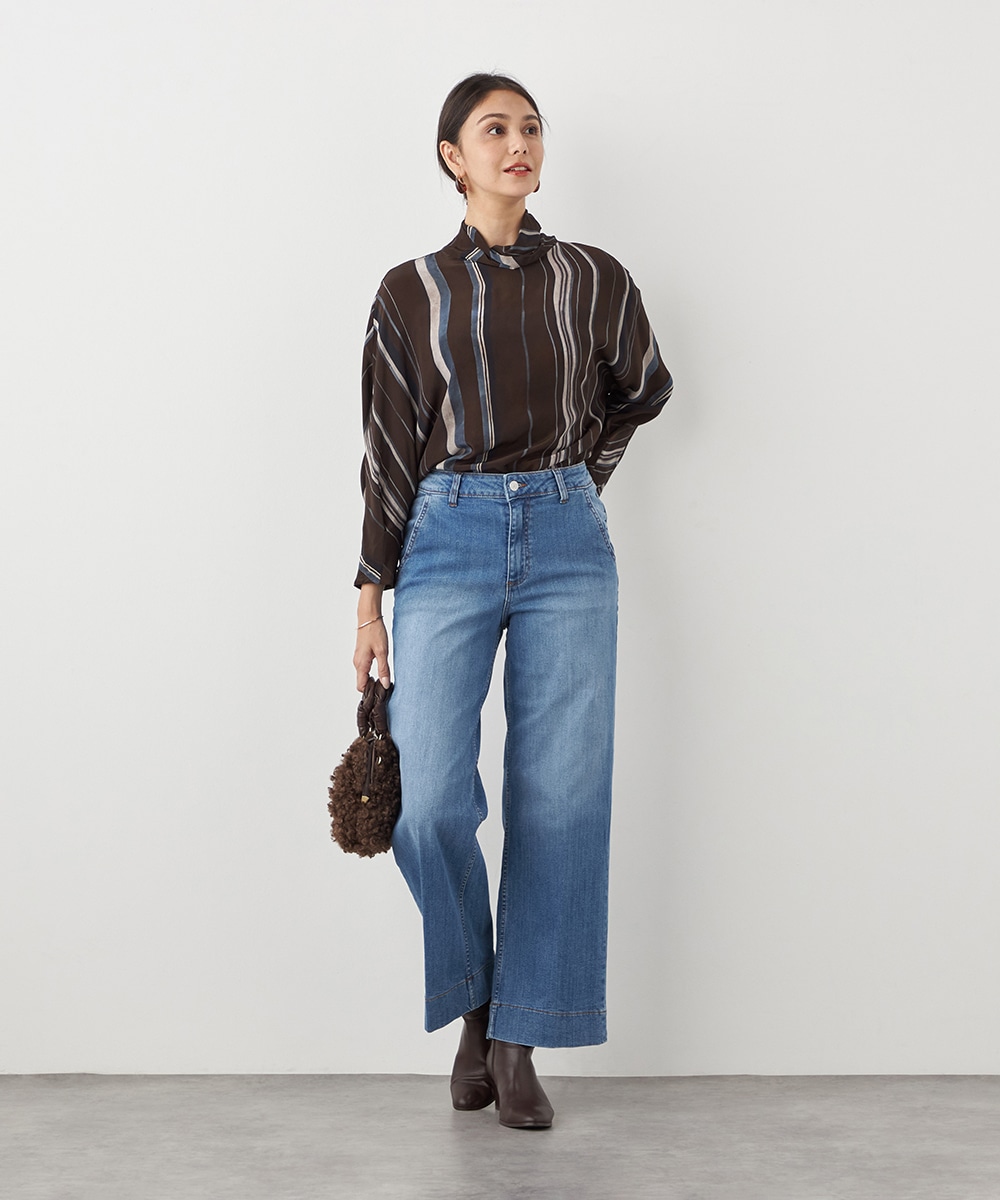 ストライプハイネックブラウス