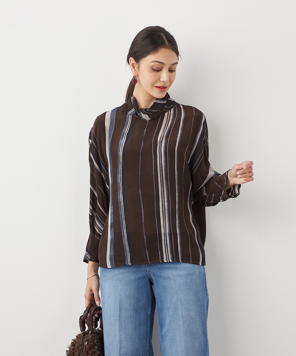 ストライプハイネックブラウス