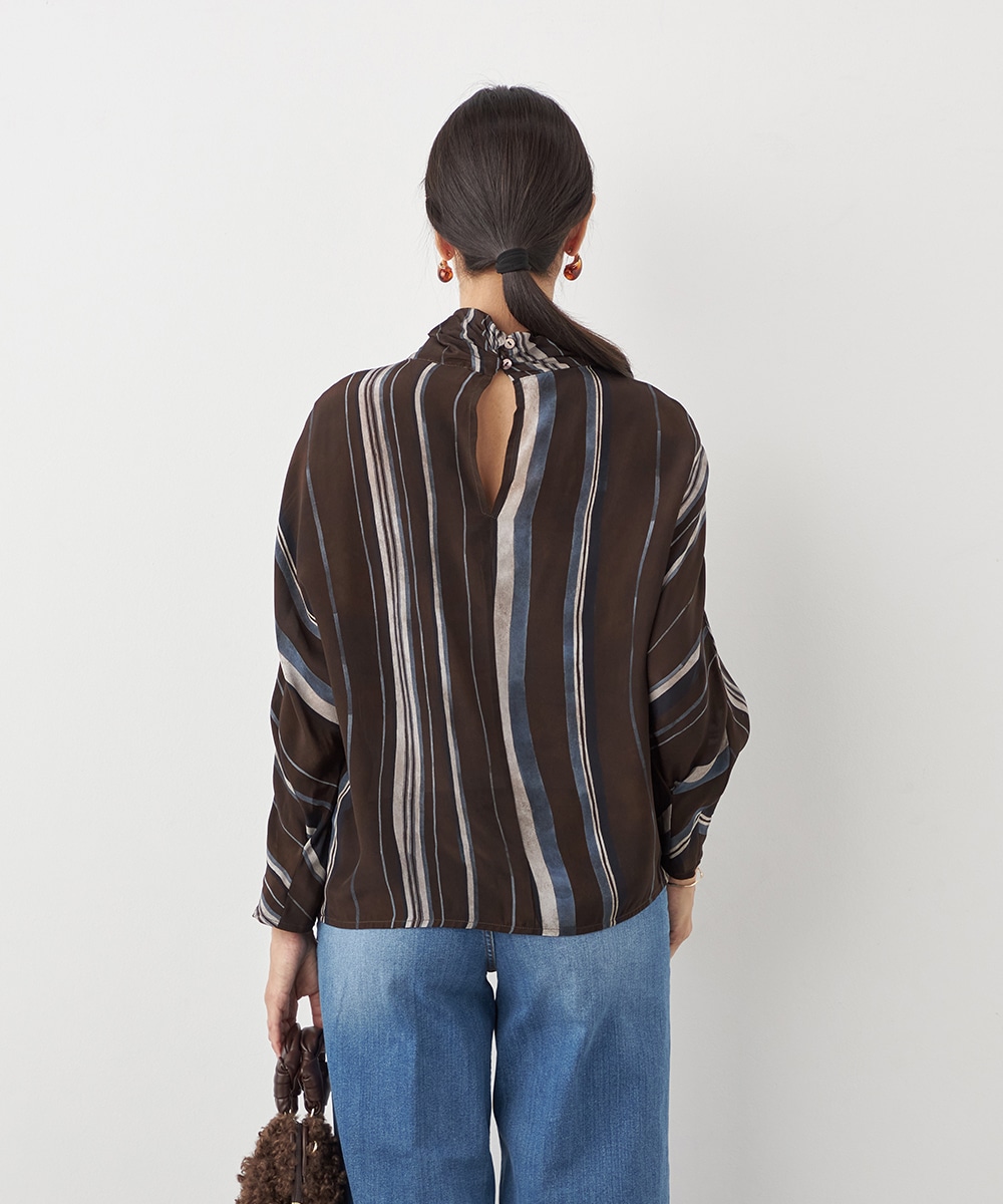ストライプハイネックブラウス