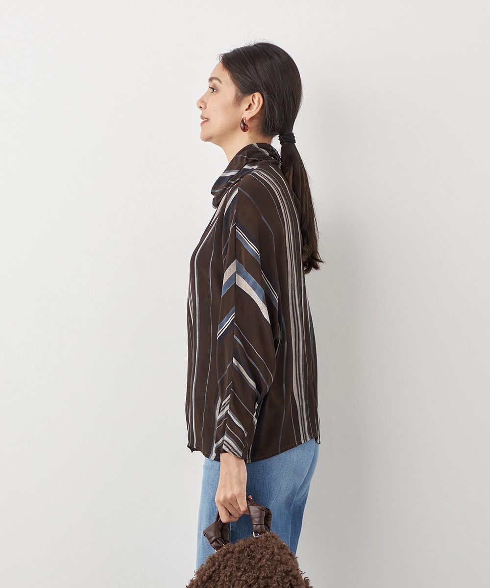 ストライプハイネックブラウス