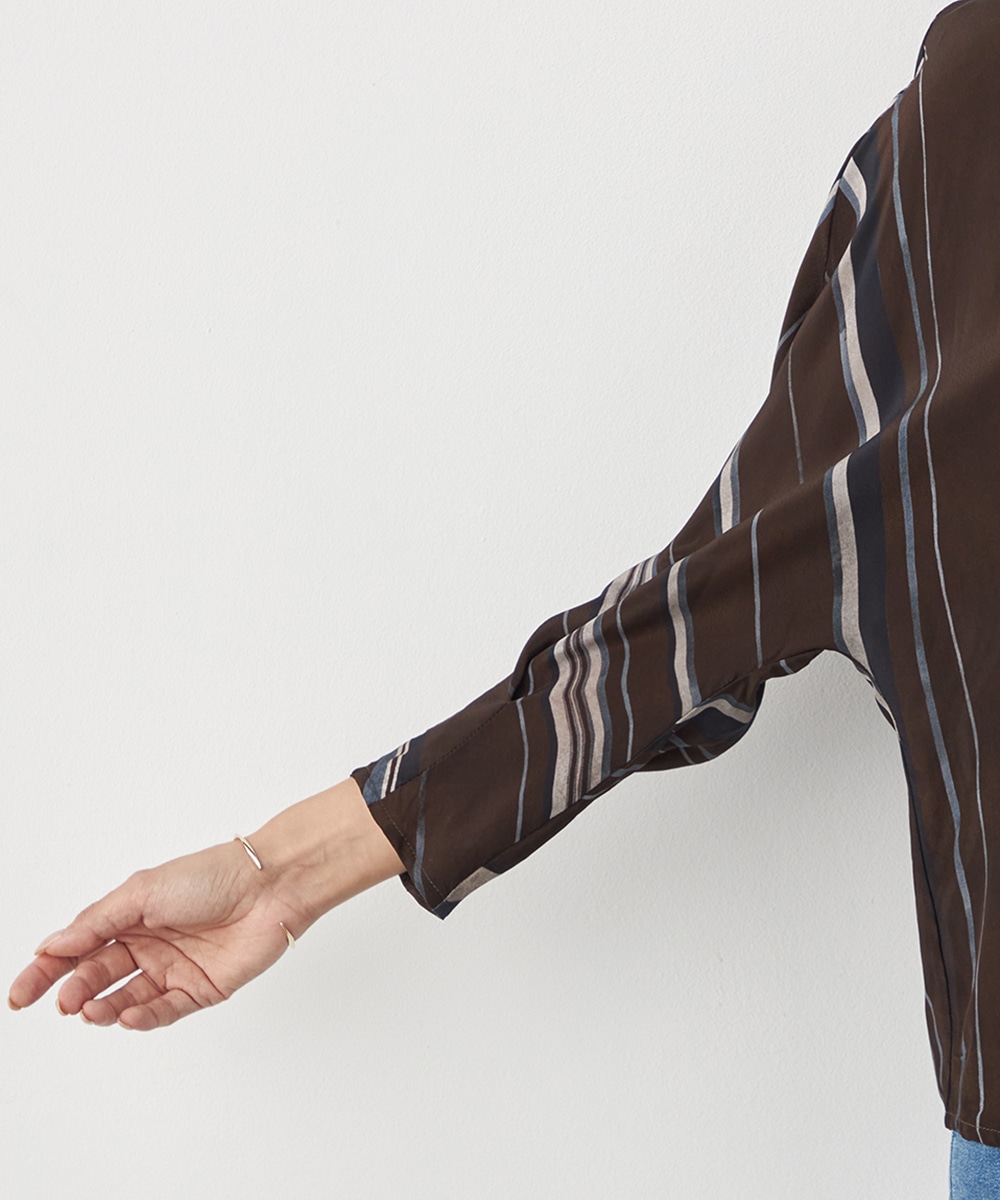 ストライプハイネックブラウス