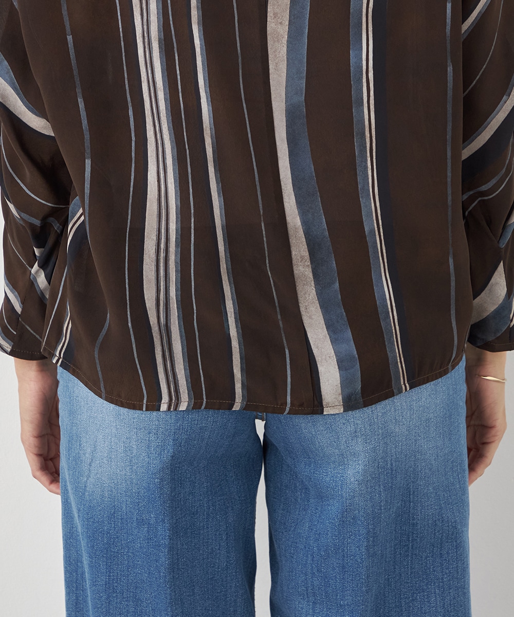 ストライプハイネックブラウス