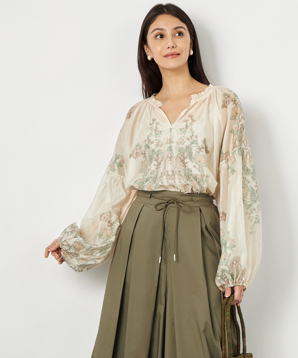  armoire capriceのソフトボタニカルブラウス