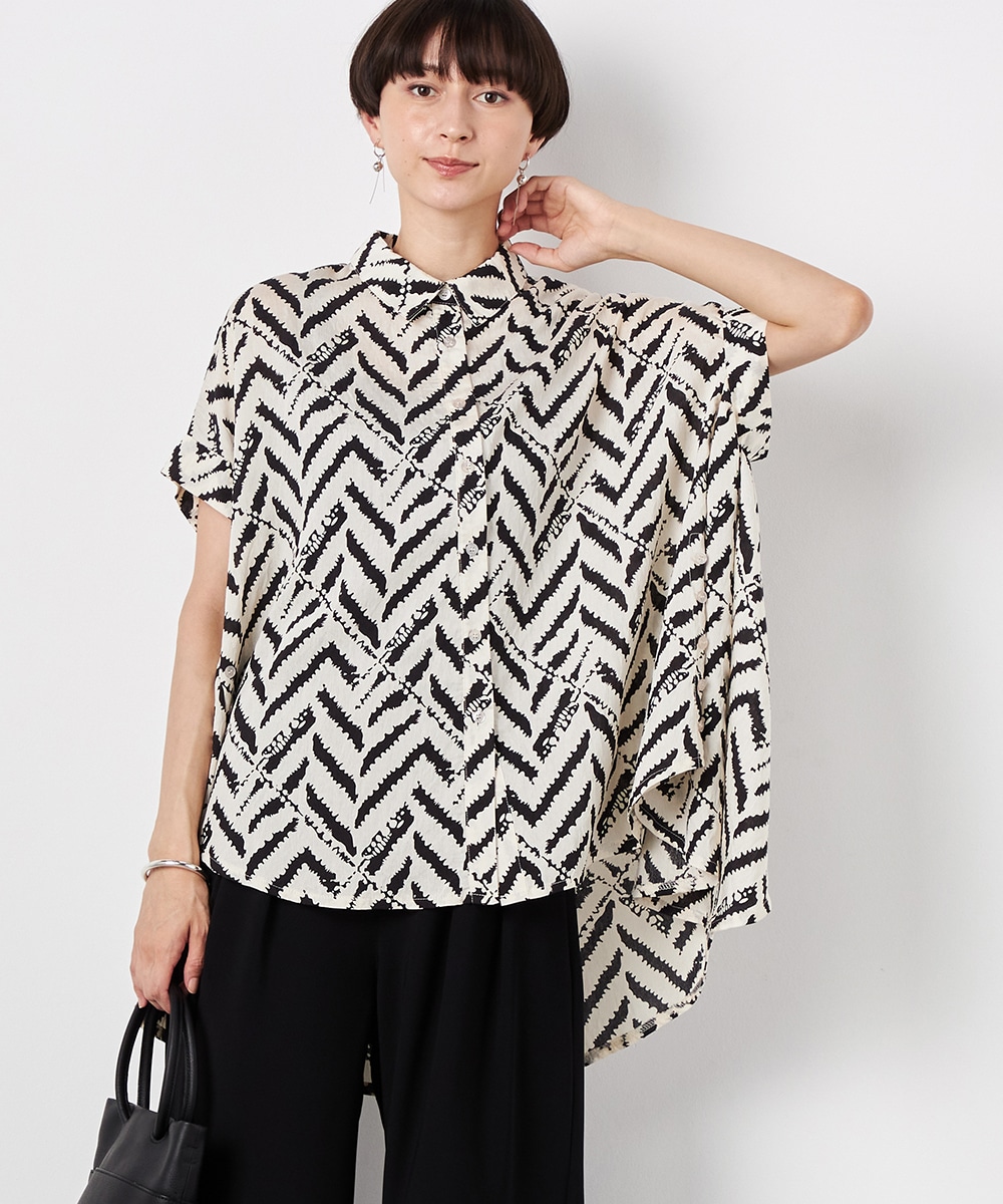  armoire capriceのモノトーンプリントチュニック
