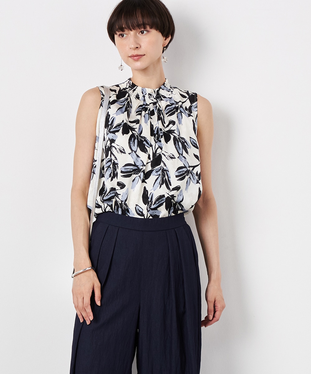  armoire capriceのリーフプリントノースリーブブラウス