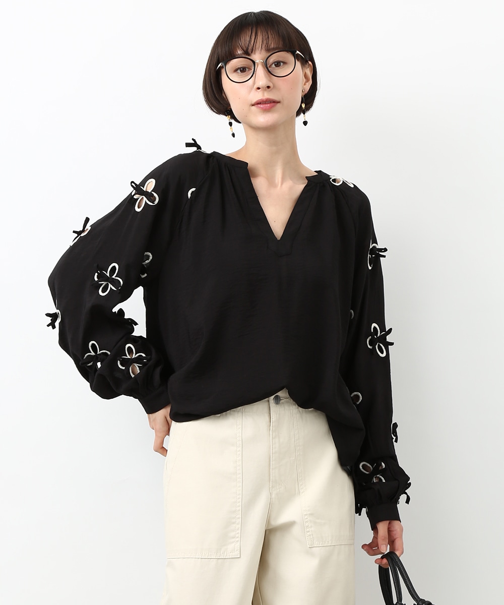 袖フラワーリボンブラウス