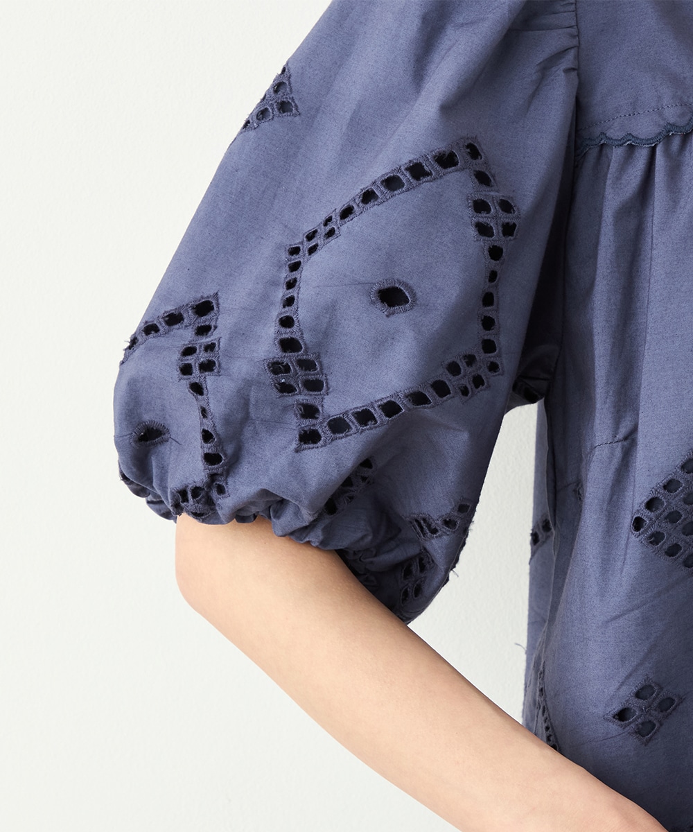 パフスリーブカットワークレースブラウス