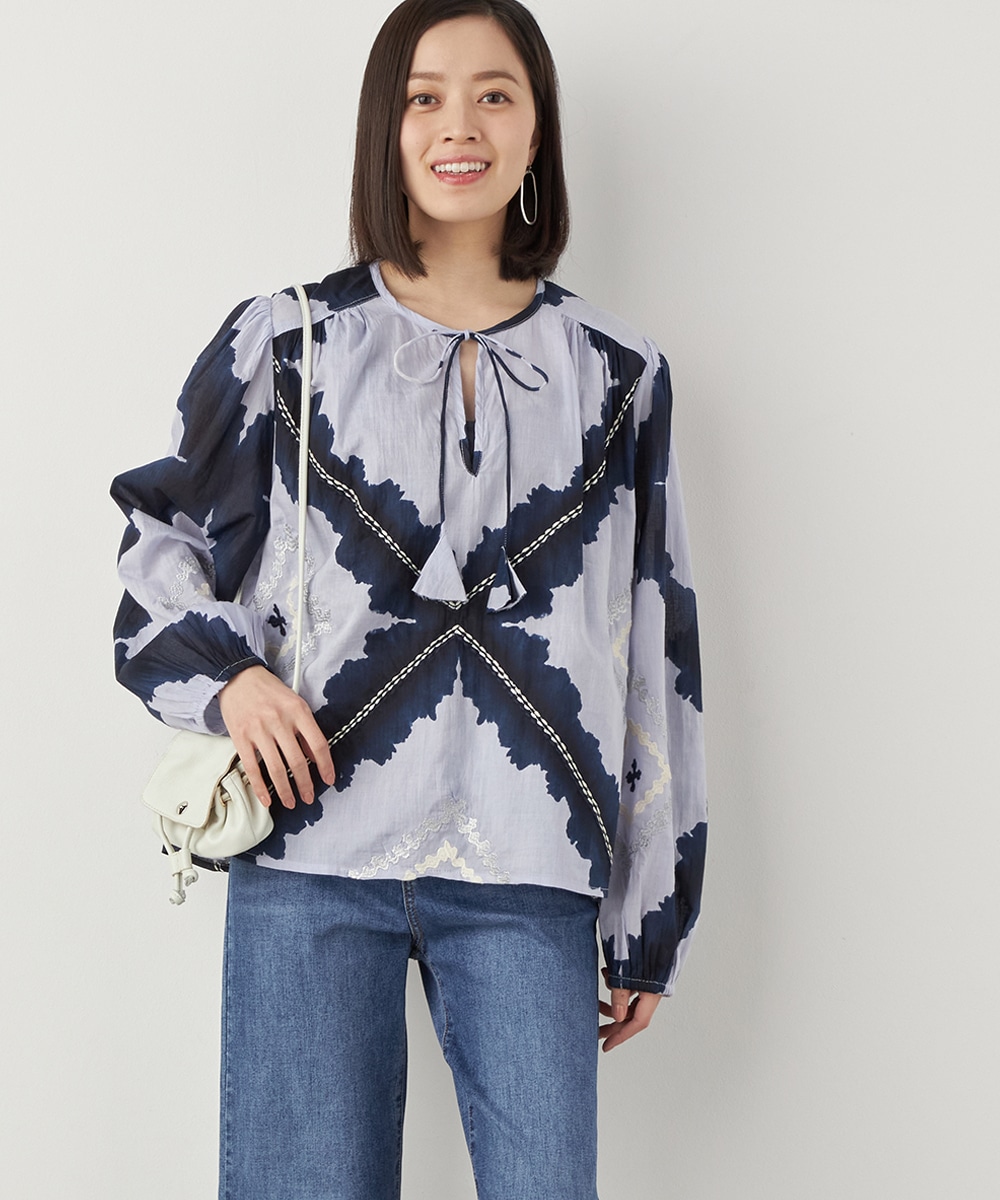 ダイヤ刺繍ブラウス