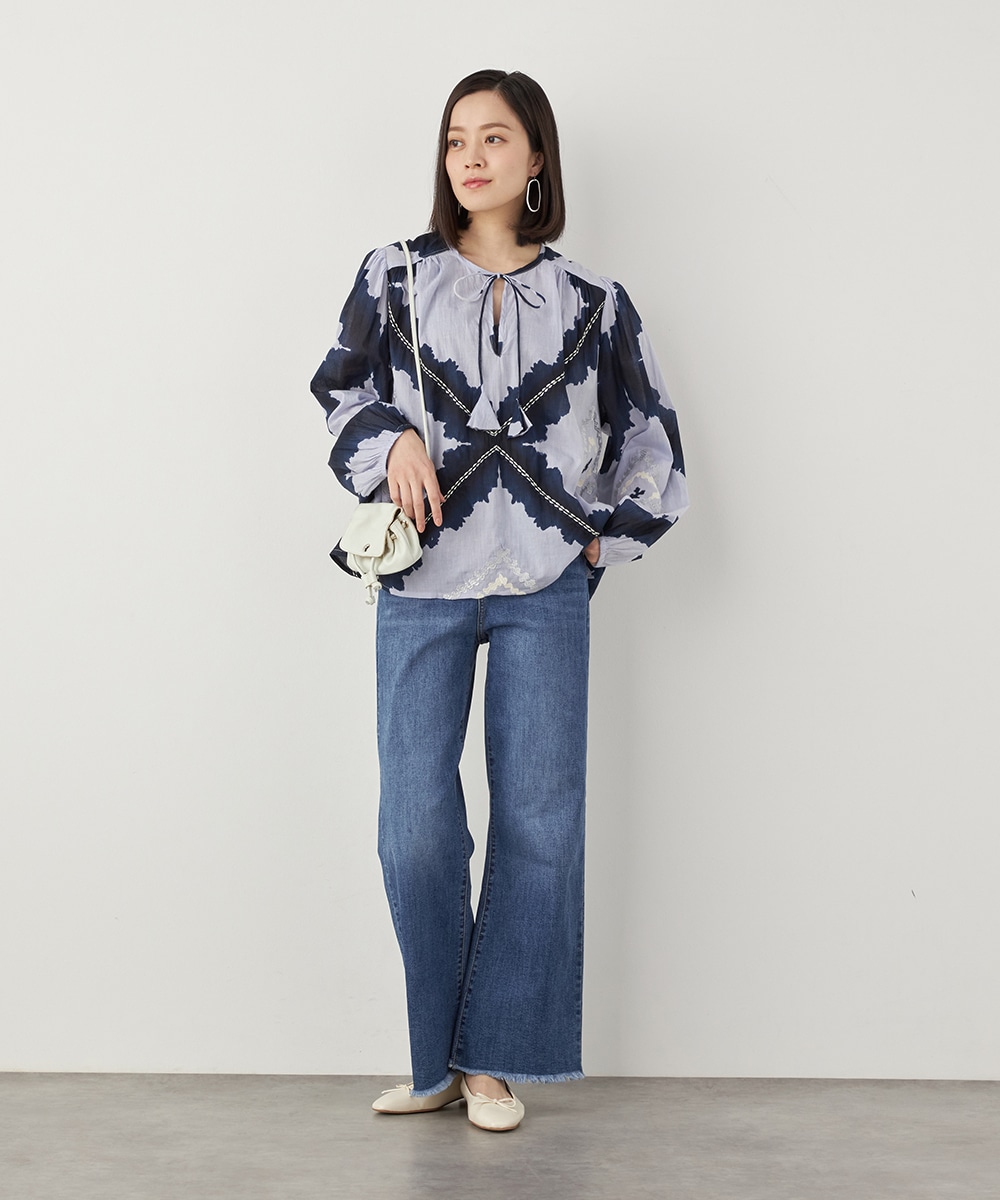 ダイヤ刺繍ブラウス