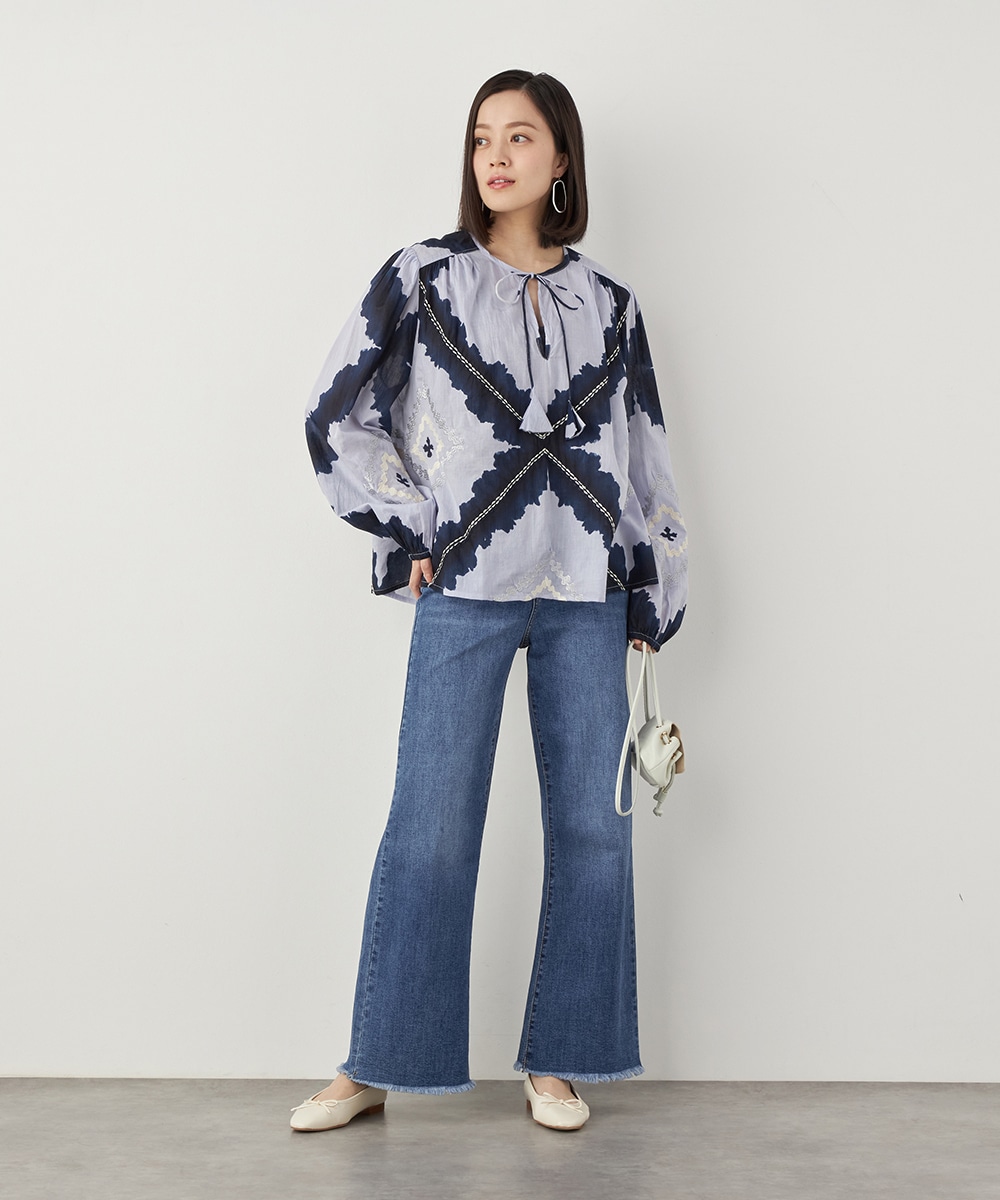 ダイヤ刺繍ブラウス