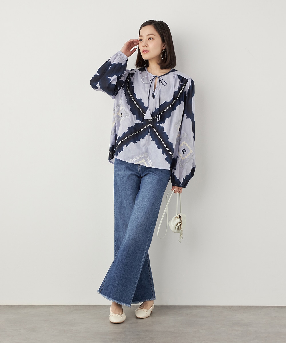 ダイヤ刺繍ブラウス