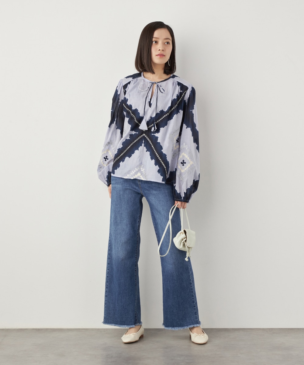 ダイヤ刺繍ブラウス