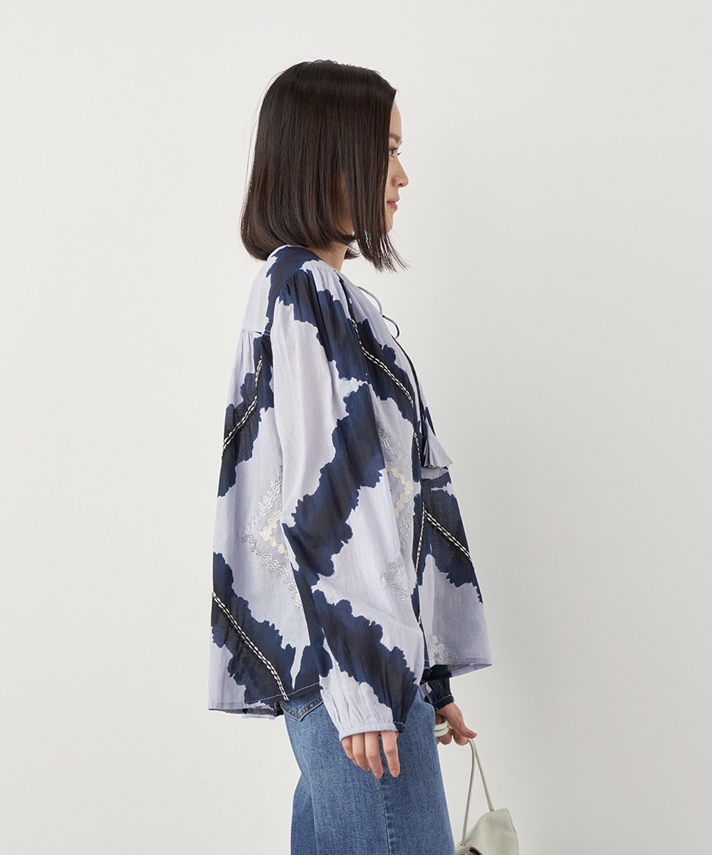 ダイヤ刺繍ブラウス