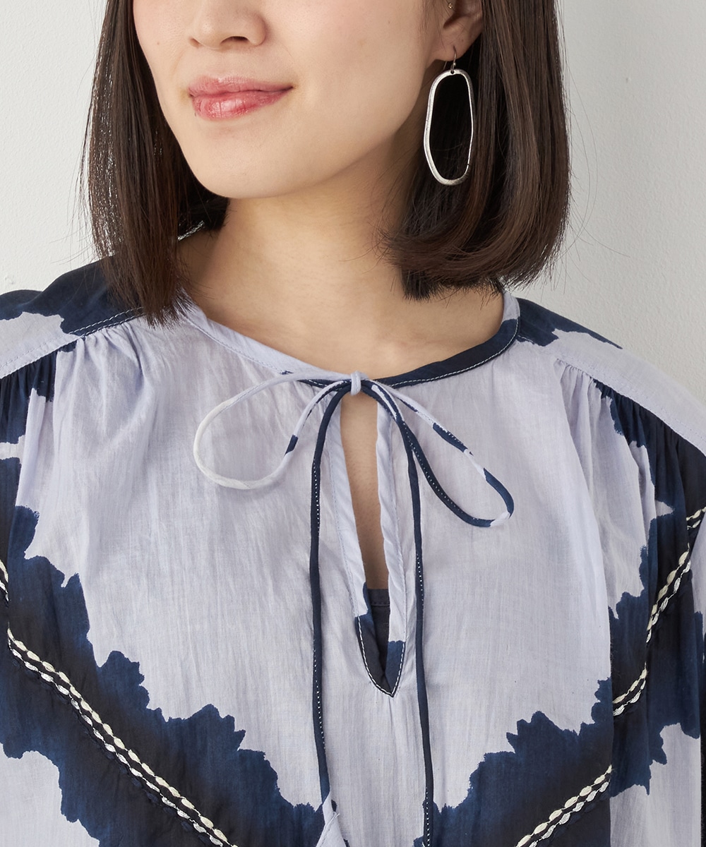 ダイヤ刺繍ブラウス