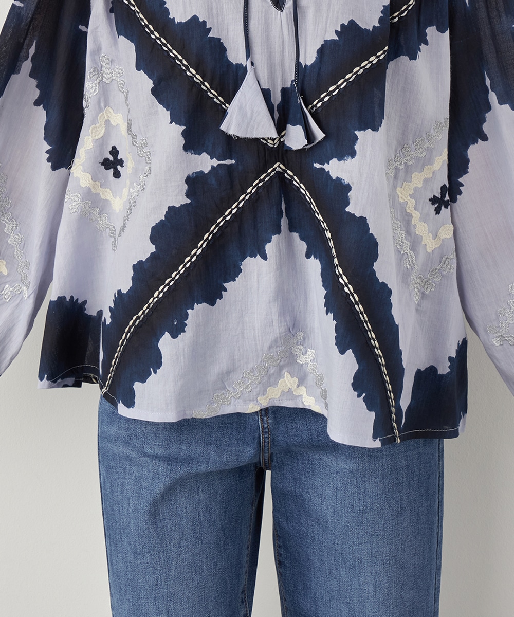 ダイヤ刺繍ブラウス