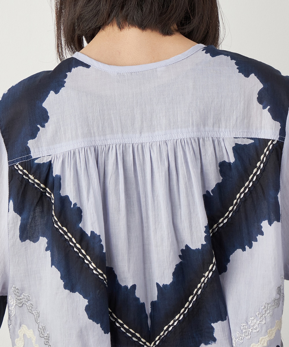 ダイヤ刺繍ブラウス