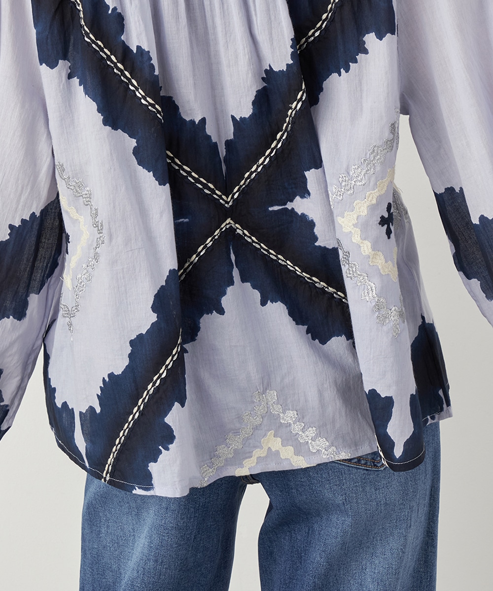 ダイヤ刺繍ブラウス