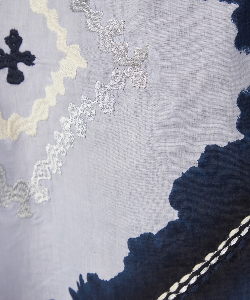 ダイヤ刺繍ブラウス